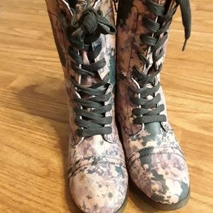Women Camo Boots